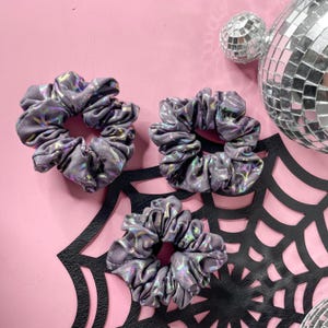 Scrunchie met iriserende spinnenwebben, Hallowee-scrunchies, herfstscrunchie
