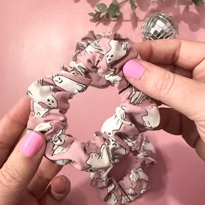 Pink Ghosties Skinny Scrunchie, Skinny Scrunchie, Glow In The Dark Halloween-scrunchies, Pink Ghosts