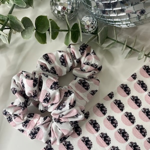 Brain With Flowers Scrunchie, Mental Health Scrunchie, Soft Scrunchie, Scrunchie For Thick Hair, Spring Scrunchies, Scrunchies For Long Hair