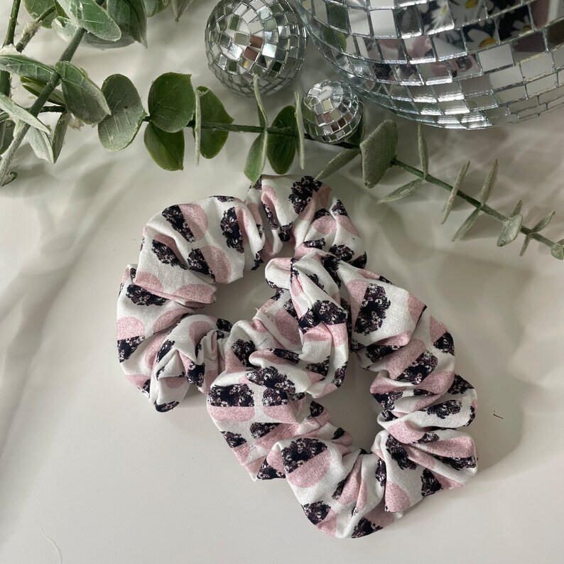 Brain With Flowers Scrunchie, Mental Health Scrunchie, Soft Scrunchie ...