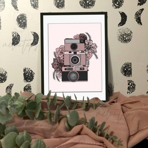 Stapel von Kameras und Blumen Druck, Digital Art Print, Fotografie Kunstdruck, Vintage Kamera Druck, Fotograf Geschenk, Kamera Drucke