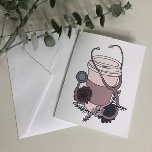 Carte de voeux vierge avec stéthoscope et café avec enveloppe, carte de diplôme en soins infirmiers, carte d'infirmière autorisée, carte de remerciement, carte de médecin, carte de remerciement médical