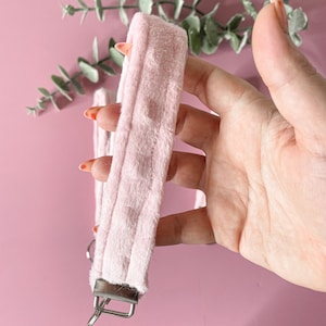 Llavero de pulsera Minky rosa, llavero de tela, soporte para llavero