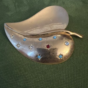 Stor Coro Leaf-brosch Vermeil med fuskrubin, turkos och kristaller