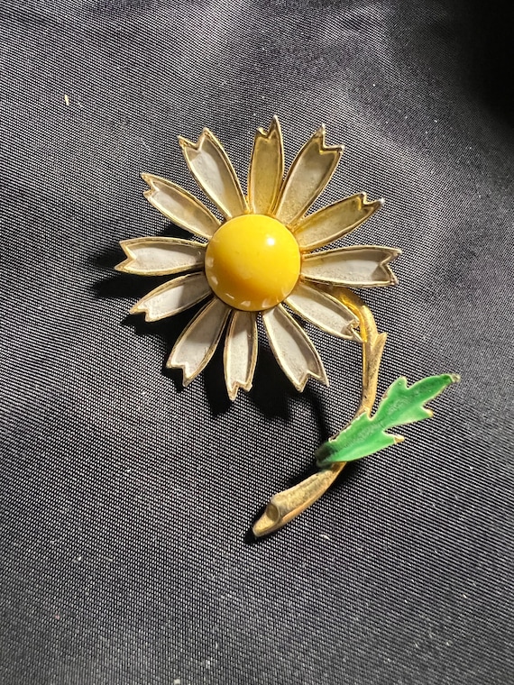 Weiss signed Earrings and Brooch Enameled Daisy