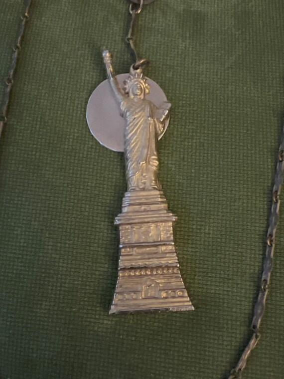 Statue of Liberty 32 inch Reverie Chain Necklace 3