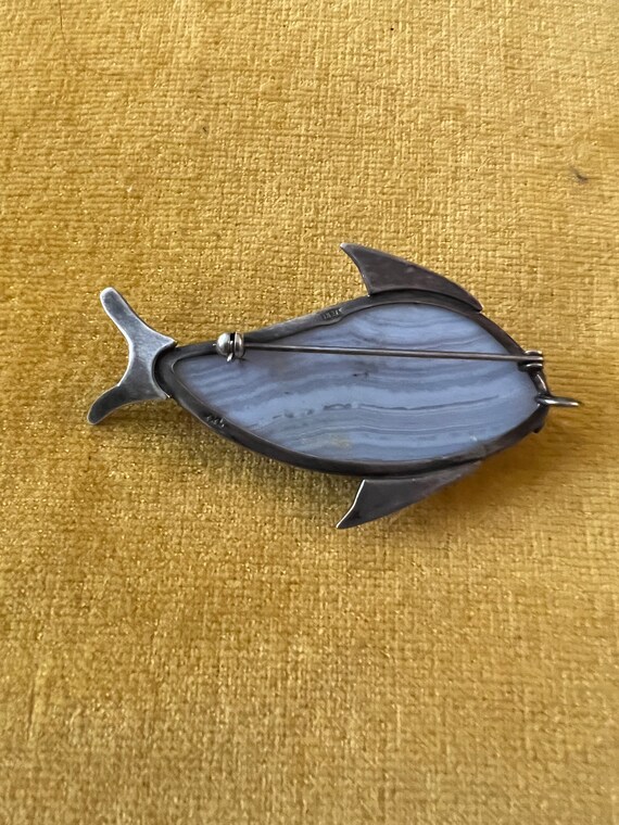 Vintage Sterling Silver Fish Blue Striate Agate M… - image 2