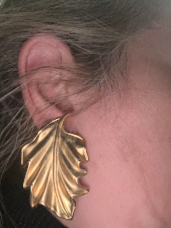 2inch Vintage 1980’s Goldtone Leaf Earrings Clip-o