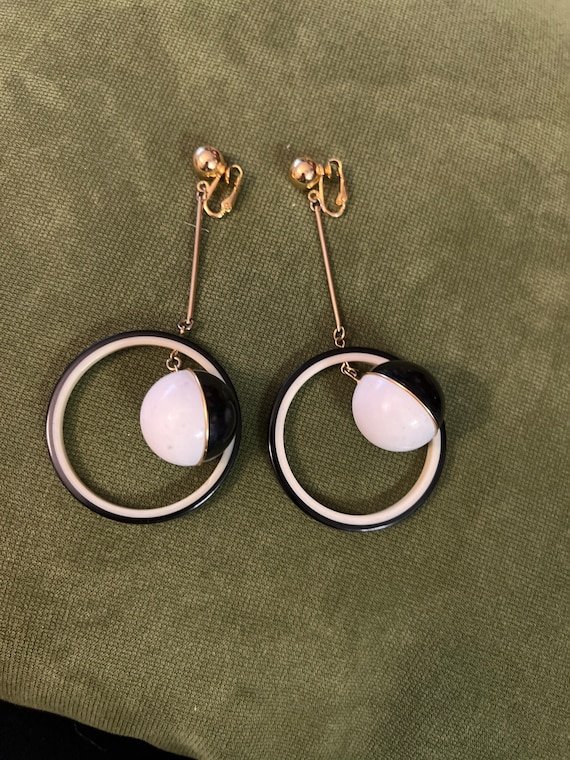 Bergere Vintage Mod Black and White Earrings