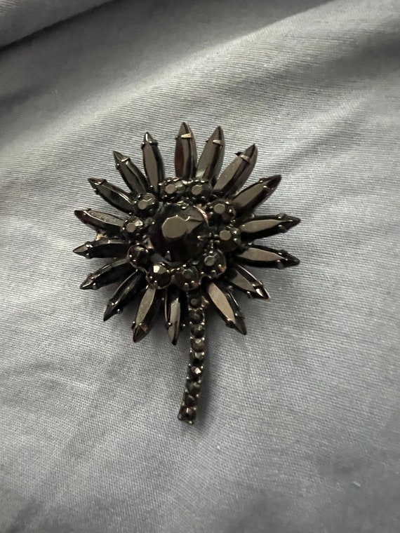 Black Faceted Crystals Prongset Brooch