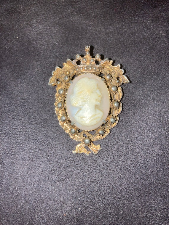 Florenza Italian Gold 2.25 inches Cameo with Pearl