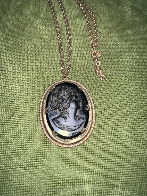 Black Jet Cameo Deco on Long Brass Chain - image 2