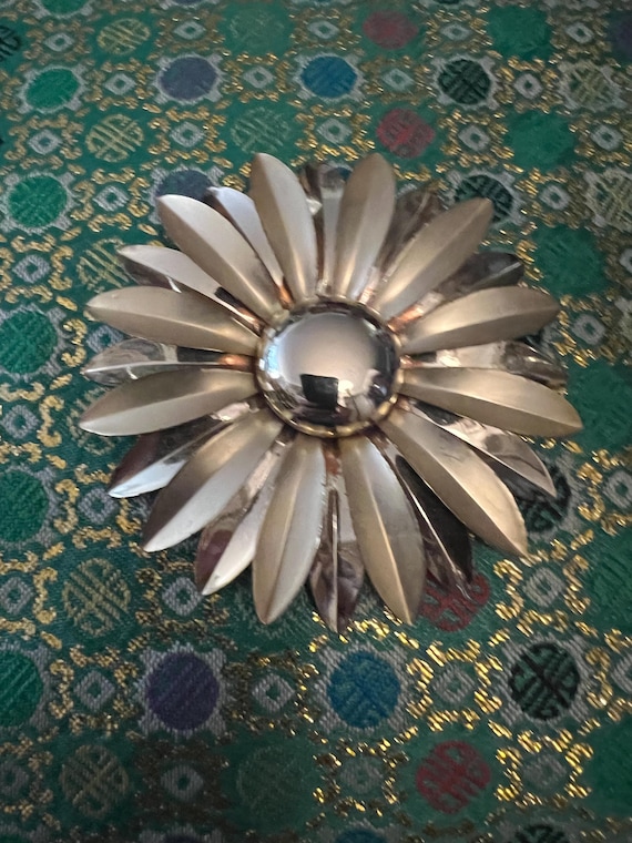 Large Gold Flower Daisy 1960’s