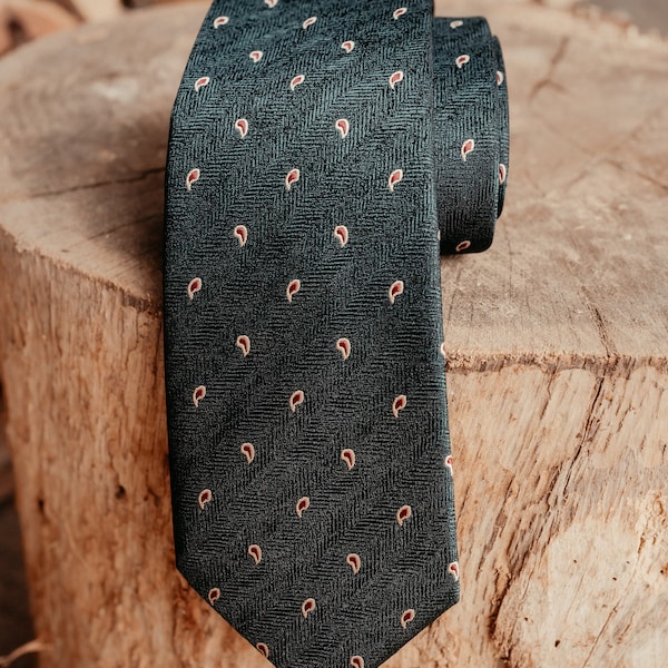 Premium tie in Paisley in fir green green