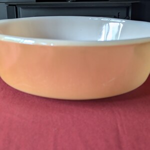 Vintage Fire King Peach Lustre 1.5 Quart Round Casserole Dish (437)
