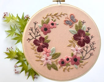 PDF embroidery pattern/floral wreath /digital download/7" hoop/hand embroidery/detailed instructions. Beginners or advanced stitchers.