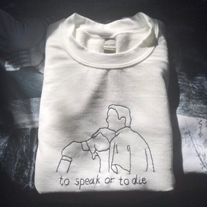 La sudadera de CMByn que dice “hablar o morir” imagen 2