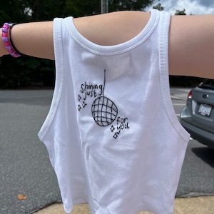 De &#39;shining just for u&#39; geborduurde tanktop met discobal!