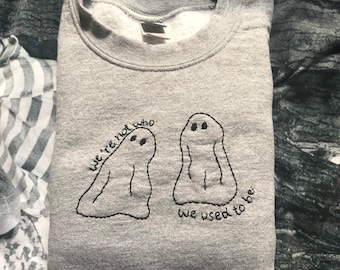 ¡la sudadera bordada “dos fantasmas”!