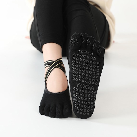 Black Non-slip Grips & Straps Yoga Socks for Women , Ideal for Pilates,  Ballet, Dance, Barefoot Workout Fitness Wear -  Canada