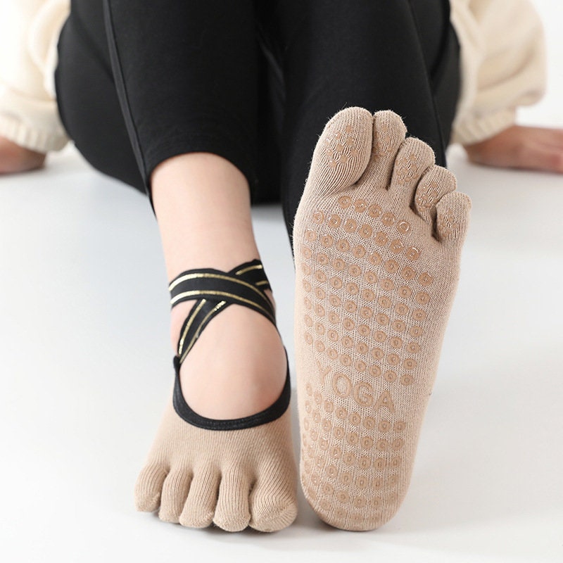 Pilates Grip Socks for Women - Non-Slip Socks, Yoga, Gym, Training, Barre,  Slippers (Size 35-40) Grippy Socks, Reformer Pilates Socks, Hospital Socks,  Pilates Outfit, Yoga Outfit