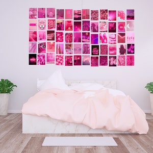 Peut inclure: Une chambre &agrave; coucher rose et blanche avec un lit et un mur recouvert d'un collage d'images esth&eacute;tiques roses. Le collage comprend des images de c&oelig;urs, de papillons, de l&egrave;vres et d'autres images sur le th&egrave;me du rose.