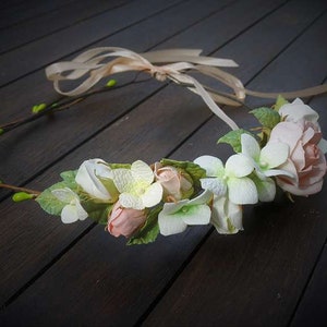 Delicate flower wreath with the finest fabric flowers in pink, white and leaf green made of velvet and fabric image 2