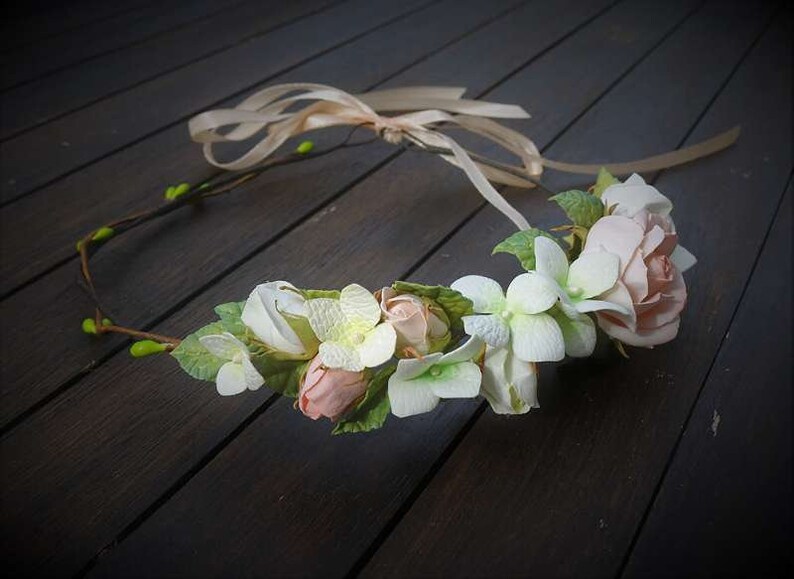 Delicate flower wreath with the finest fabric flowers in pink, white and leaf green made of velvet and fabric image 2