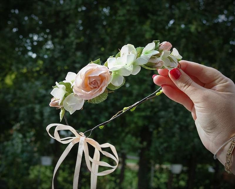 Delicate flower wreath with the finest fabric flowers in pink, white and leaf green made of velvet and fabric image 1
