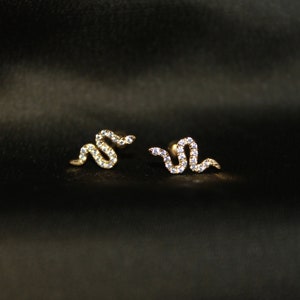Snake Earrings ~Small Stud Earrings~ Earrings~ Gold Stud Earrings~Cute earrings~Tragus Stud•Minimalist Earrings•gold earrings•Earrings studs