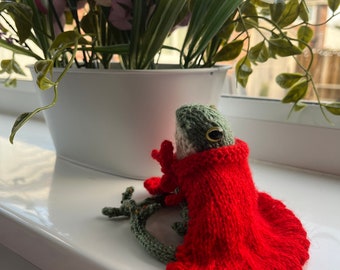Knitting Pattern to create your own Frog Clothing to make a long or short Cape to fit knitted frog of Dot Pebbles, Claire Garland, very cute