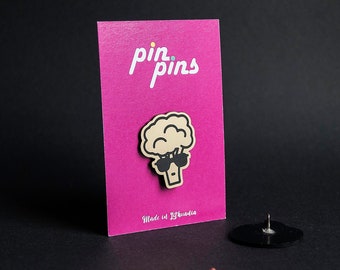 Funny broccoli with glasses Pin! Brooch, Badges, Food lover pins, Vegetarian Vegan Pin, Funny vegetable, black & brass