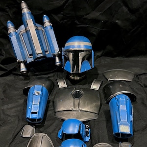 Axe Woves op Mandalorian geïnspireerd pantser