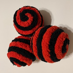 Red and Black Chunky Yarn Balls Set of 3, Wreath Attachment, Home Decorations, Red and Black Round Ball Picks, Ball Picks