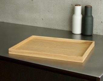 Handgjord serveringsbricka i ek: Japandi Wabi Sabi-stil, 28x38 cm