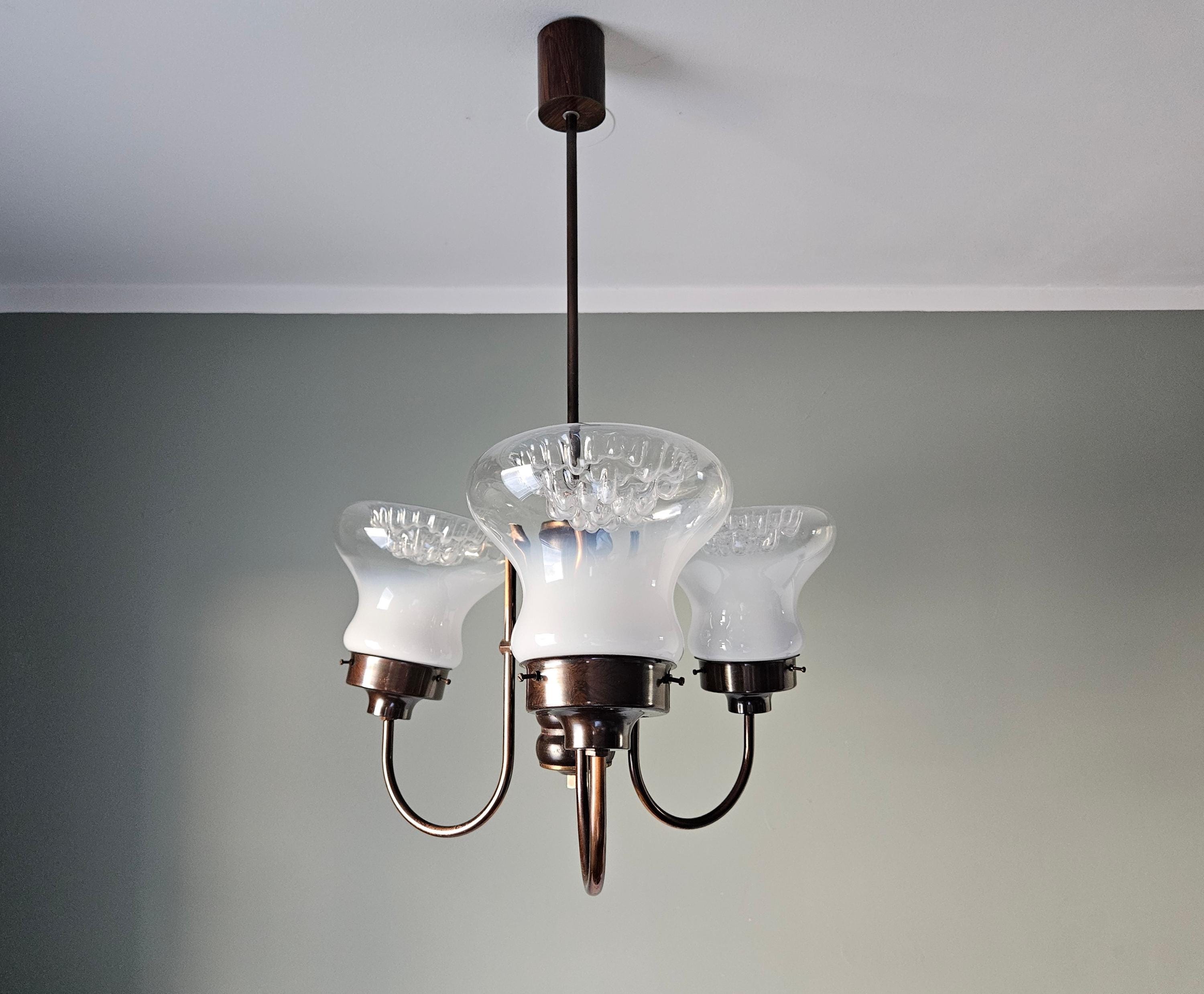 ヴィンテージ・マッツェガ・ムラーノガラスシャンデリア：銅製ミッド