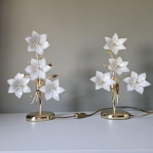 A pair of Vintage Murano Glass Table Lamps / White Flowers Lamp / Italian Design / Hand-Blown Glass
