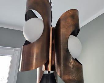 Żyrandol z miedzi w stylu vintage: brutalistyczna lampa wisząca w stylu Mid-Century Modern