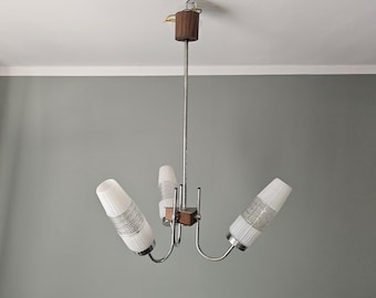 Lustre Mid-Century moderne : suspension à 3 bras des années 1960 avec abat-jour en verre