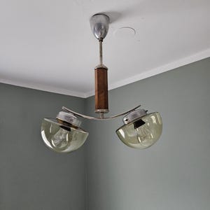 Antieke plafondlamp, hanglamp, art-decokroonluchter, handgeblazen glazen bollamp, lichtpunt, Bauhaus-tijdperk, Joegoslavië, ambergeel glas