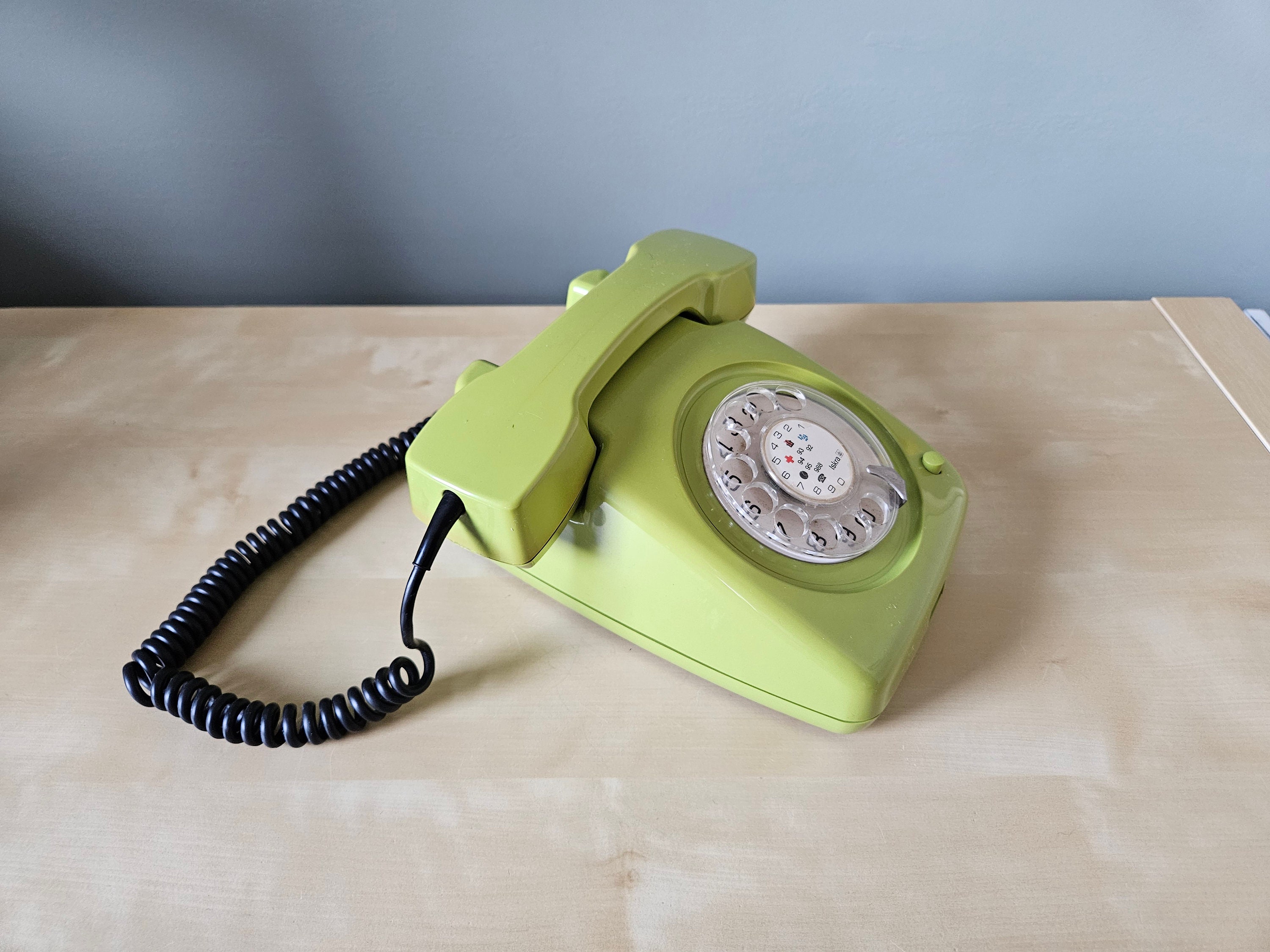 ヴィンテージグリーンロータリー電話：1970年代のIskra ATA 61 Decor