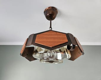 Żyrandol w stylu vintage brutalistycznym z drewna i miedzi: lampa wisząca ze szkła z połowy XX wieku
