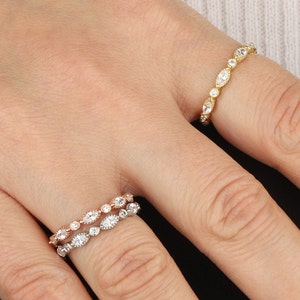Zierliche Verlobung Marquise Gold Ringe, Stapel band Ring, Initial Hochzeit Roségold 18K Ring, Stapelbarer Band Ring, Geschenk für Sie, Mama Geschenke