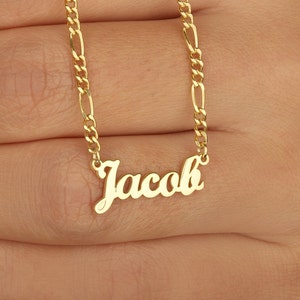 Colar com nome em ouro 14K, colar com nome inicial, colar com nome e corrente Figaro, presente com nome personalizado, presente personalizado para mãe, dia dos namorados