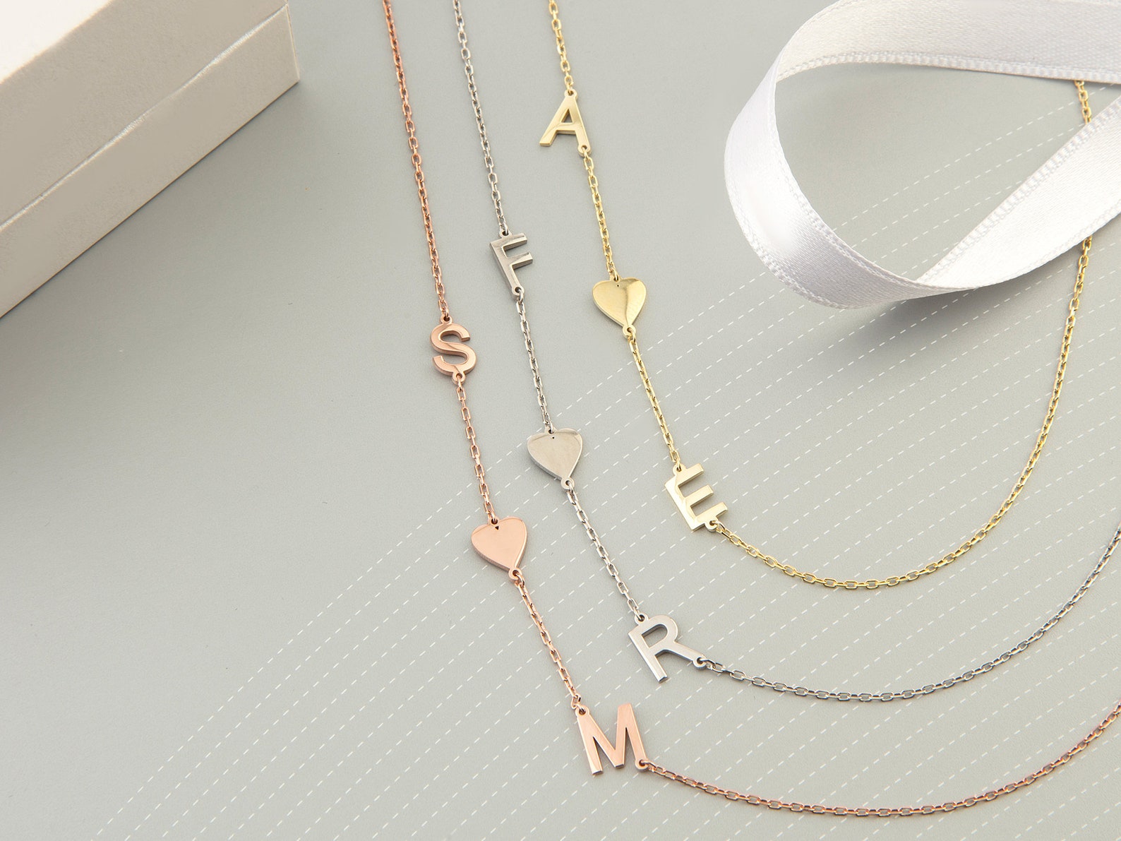 Rosenherz Halskette Mit Initial – Vergoldeter Messinganhänger, Edelstahlkette, Geschenk Für Sie
