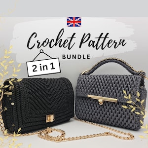 Könnte beinhalten: Ein Häkelmuster-Paket mit zwei verschiedenen Handtaschen-Designs. Die erste Tasche ist schwarz mit einem Chevron-Muster und einem goldenen Kettenriemen. Die zweite Tasche ist grau mit einem Gittermuster und einem goldenen Kettenriemen. Der Text "2 in 1" ist auf einem weißen Schild sichtbar.