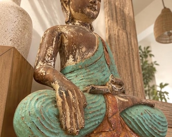 Large seated Buddha in patinated wood, 55 cm high