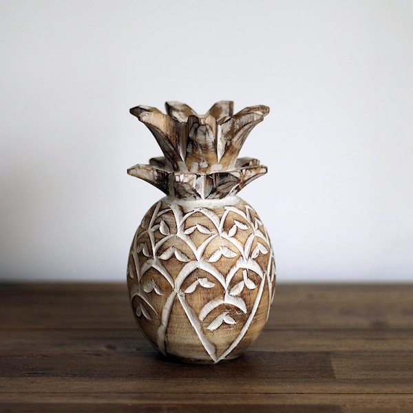 Carved pineapple, wooden pineapple, pineapple decoration