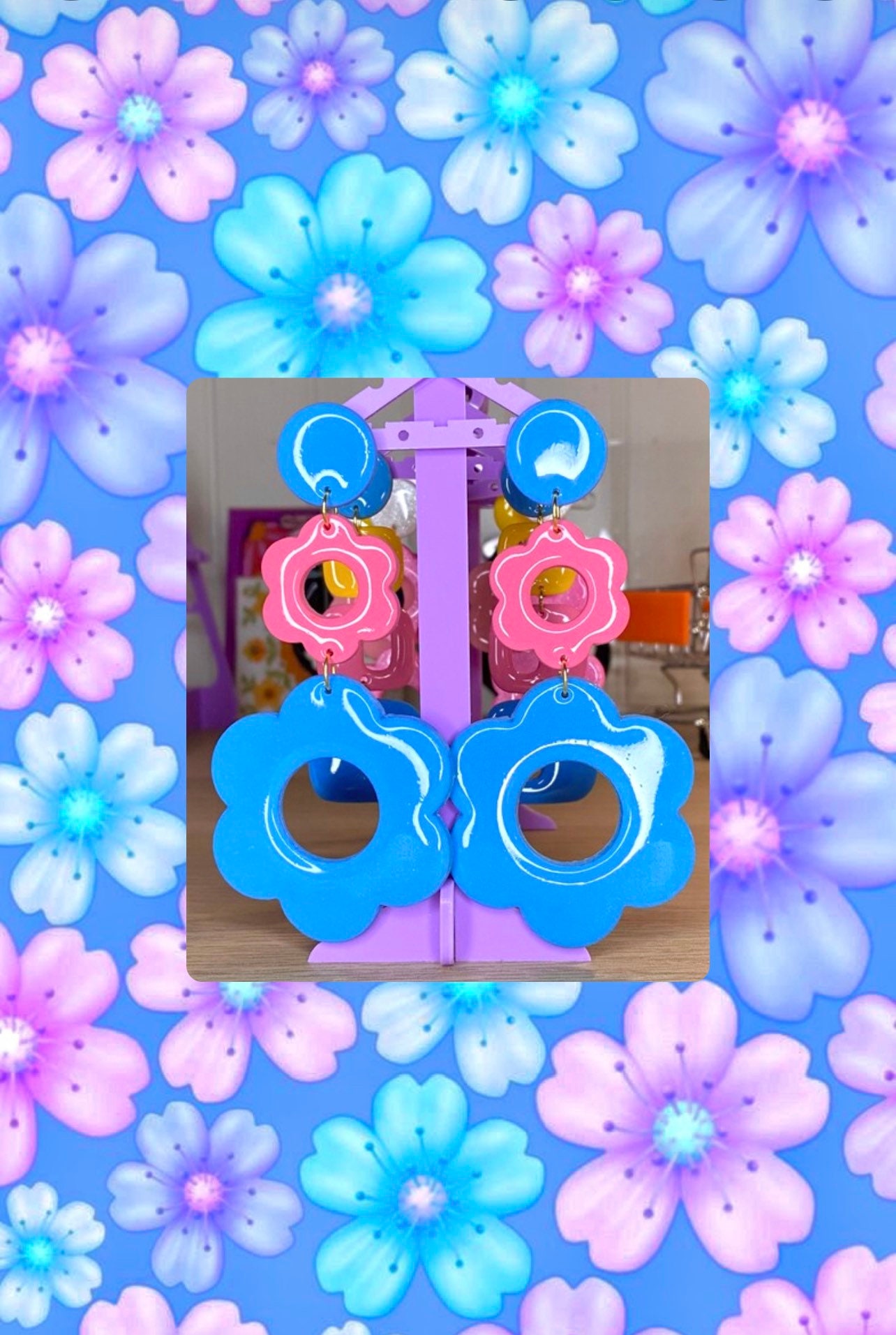CHARLIE BLUE.Large flower-shaped dangling earrings in retro vintage style from the 60s in polymer.retro earrings.gifts