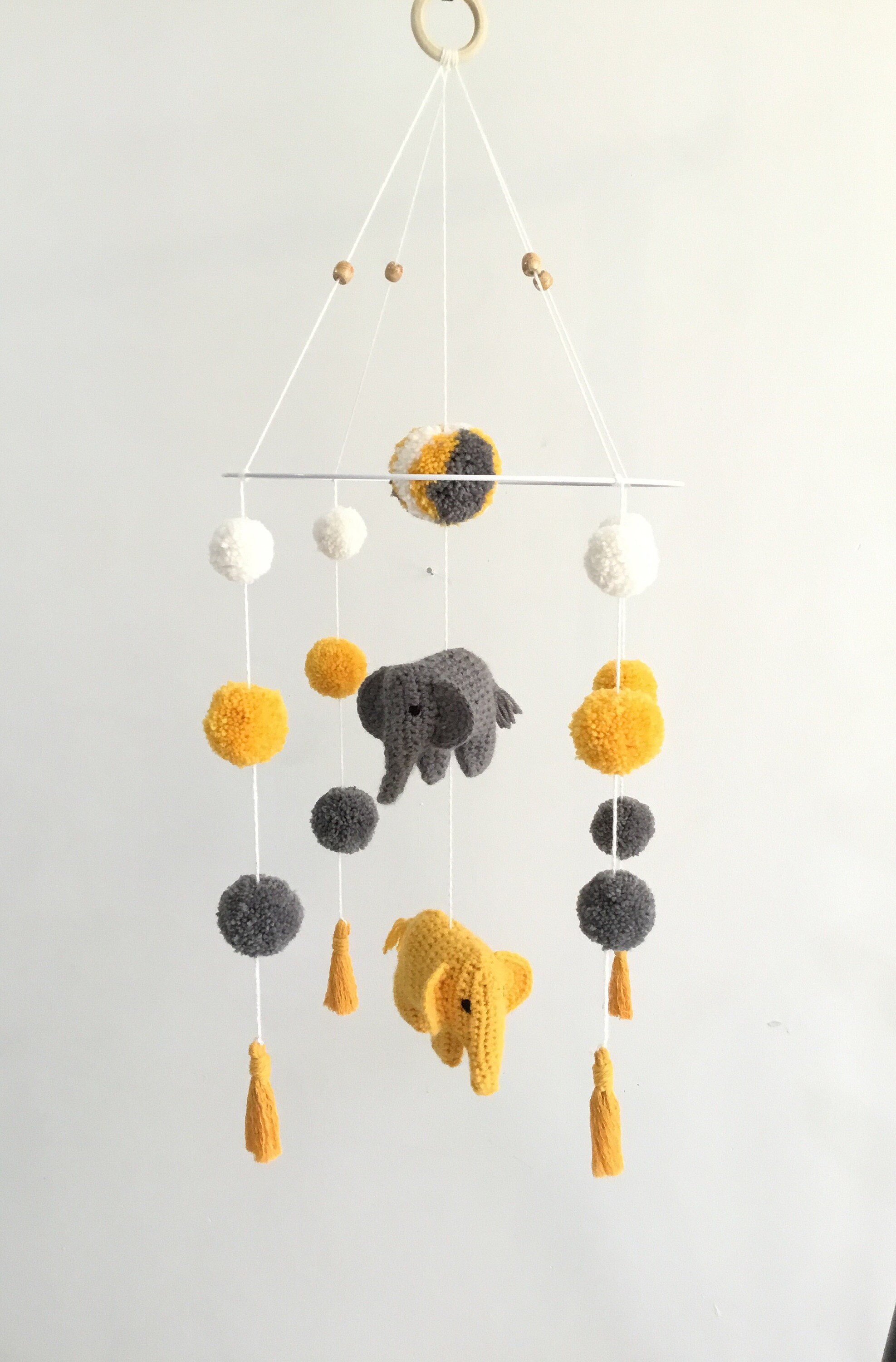Bebe Mobile avec Des Éléphants, Pompons. Pour La Décoration de Chambre Bébé